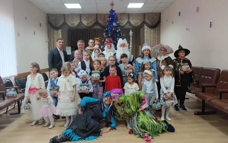 И снова наши сказочные герои сегодня подарили детям радость, сказку и волшебство! И снова наши сказочные герои сегодня подарили детям радость, сказку и волшебство!