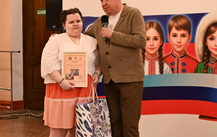 Картины из алмазной мозаики и живопись украсили стены областного Дворца культуры им. Винокура Картины из алмазной мозаики и живопись украсили стены областного Дворца культуры им. Винокура