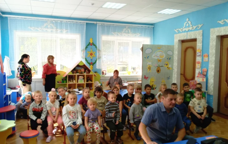 Отдел кино Октябрьского районного дома народного творчества продолжает свою работу с юными зрителями Отдел кино Октябрьского районного дома народного творчества продолжает свою работу с юными зрителями