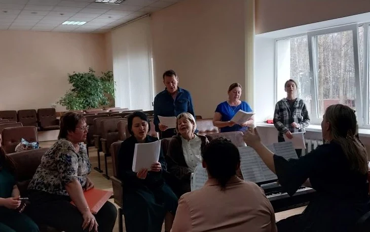 Репетиция народного хора «Русские напевы» Репетиция народного хора «Русские напевы»