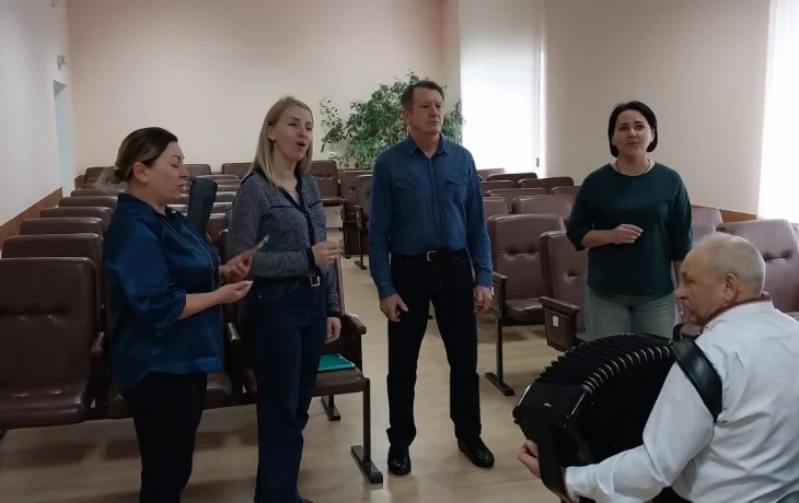 Репетиции ансамбля "Озерки" Репетиции ансамбля "Озерки"