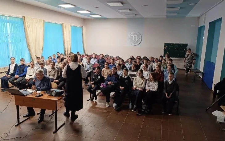 Память о подвиге: Отдел кино РДНТ провел уроки мужества для школьников
