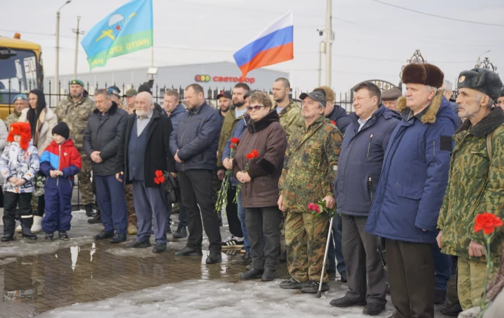 Митинг в память о подвиге десантников 6-й роты 104-го полка 76-й гвардейской воздушно-десантной диви Митинг в память о подвиге десантников 6-й роты 104-го полка 76-й гвардейской воздушно-десантной диви