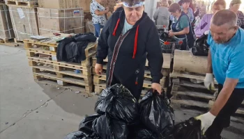 Упаковка и сортировка гумпомощи для жителей  с приграничья.